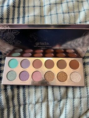 New! Girlactik Mint & Neutral Eyeshadow Palette - 12 Shade Essential Palette